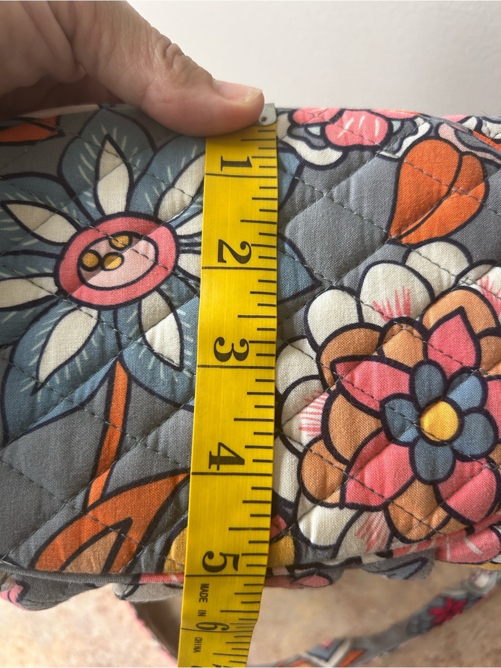 Vera Bradley Like New Retired Tropical Pattern Spacious Shoulder Purse - Picture 9 of 10